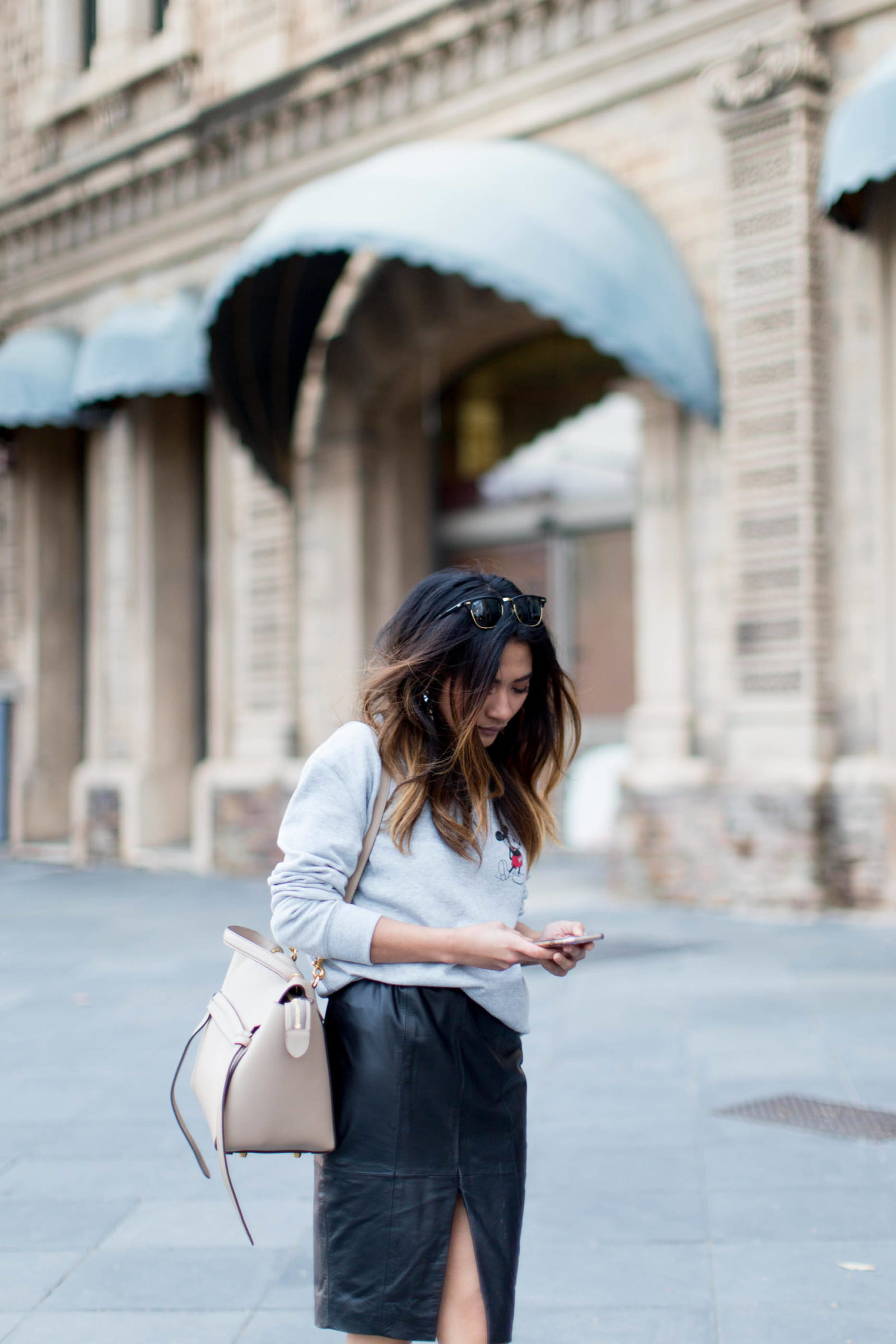 How to wear the leather skirt and look effortless